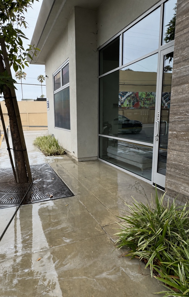 Clean commercial walkway after exterior washing for pressure washing in Carlsbad